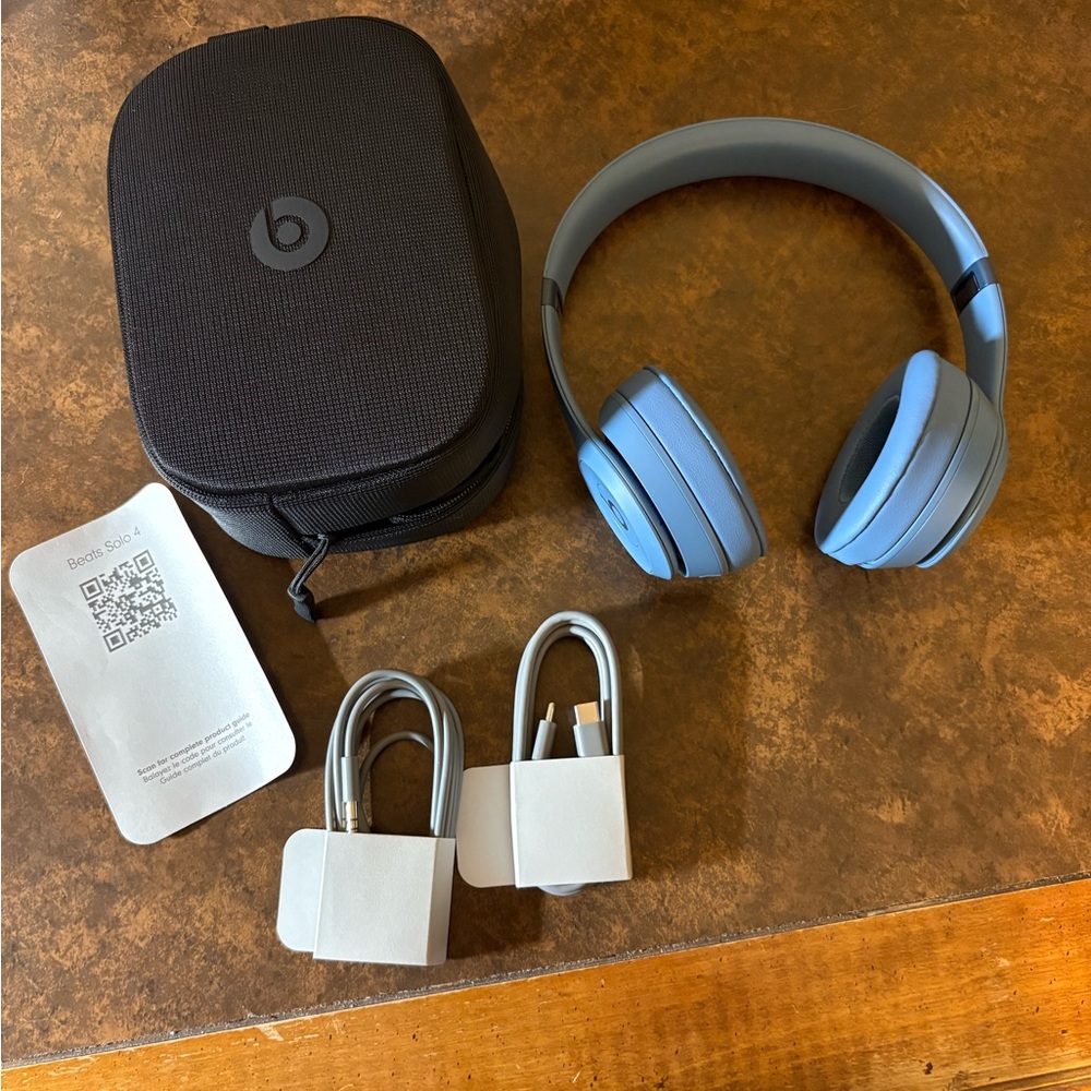 Beats Solo 4 Wireless Headphones - Blue